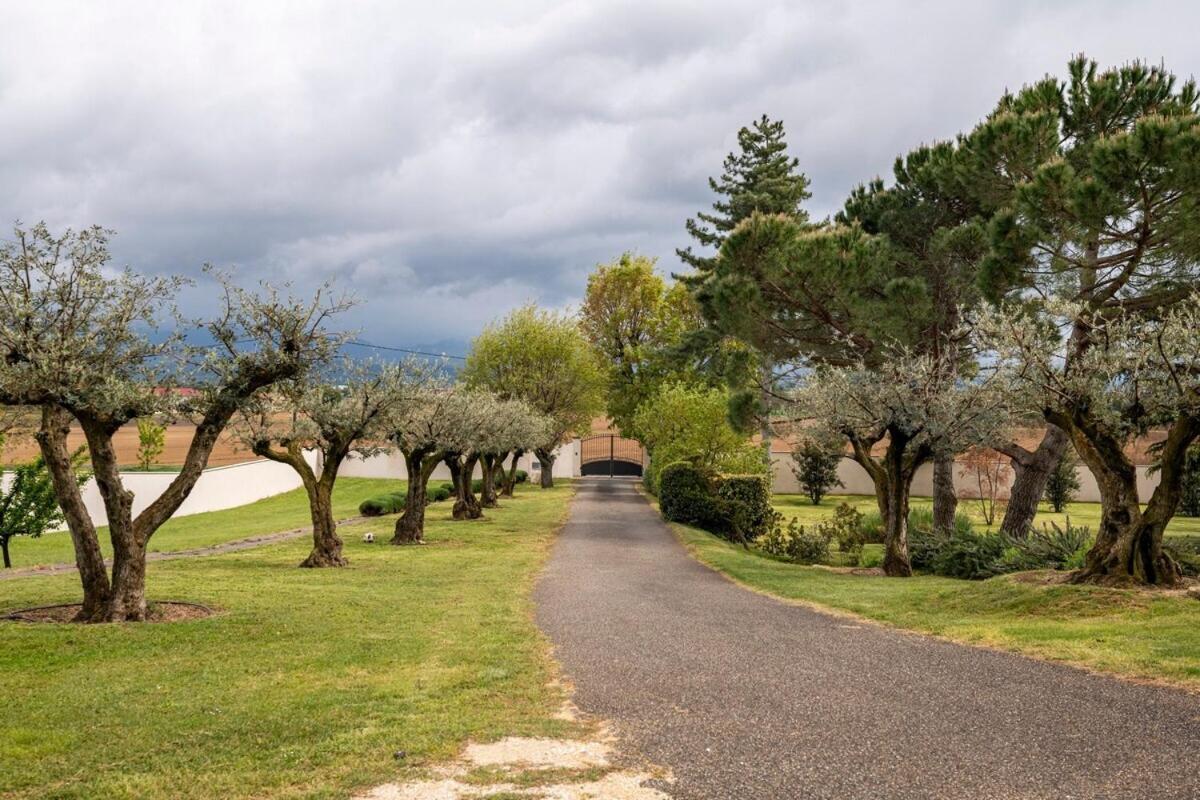 La Villa Moursoise 4 Etoiles Экстерьер фото