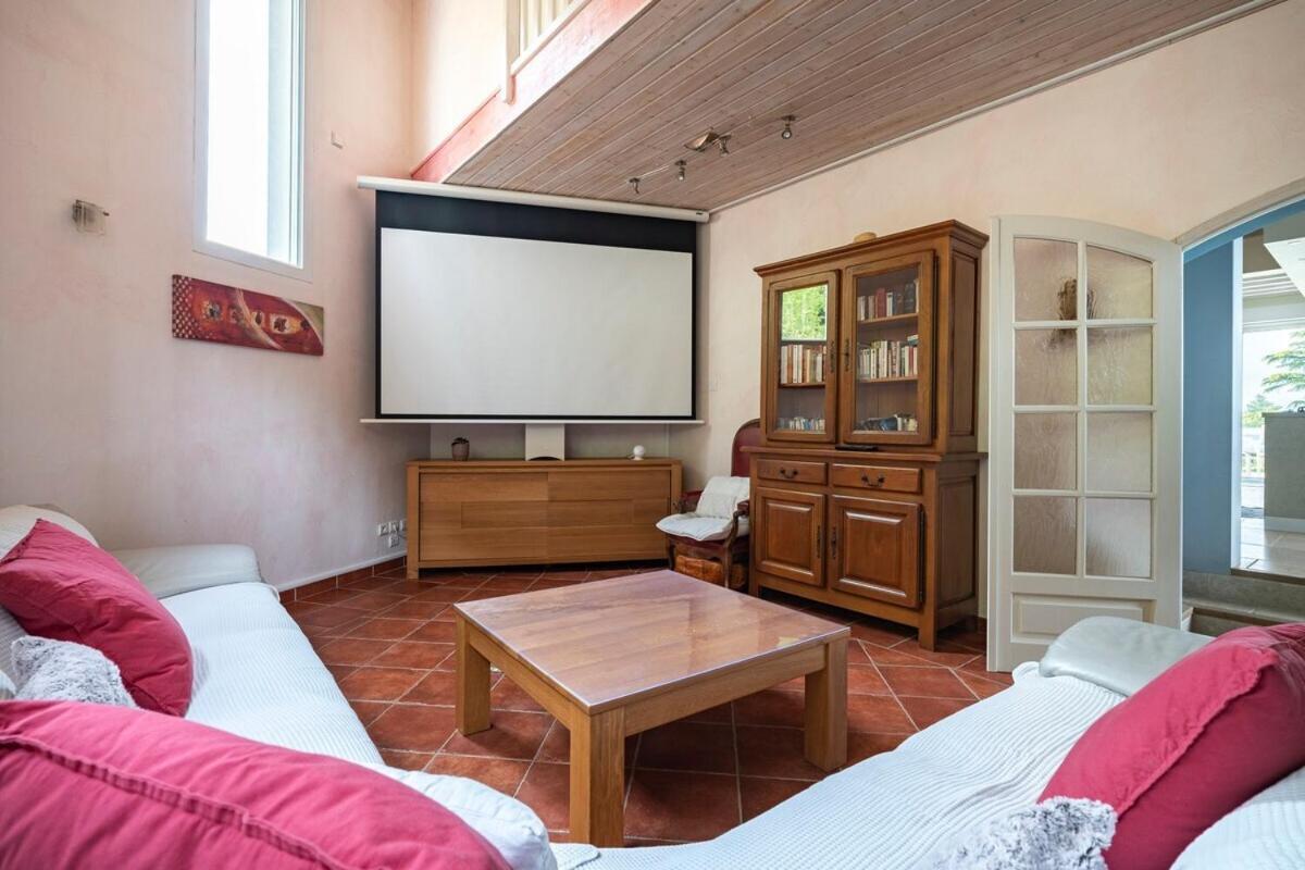 La Villa Moursoise 4 Etoiles Экстерьер фото